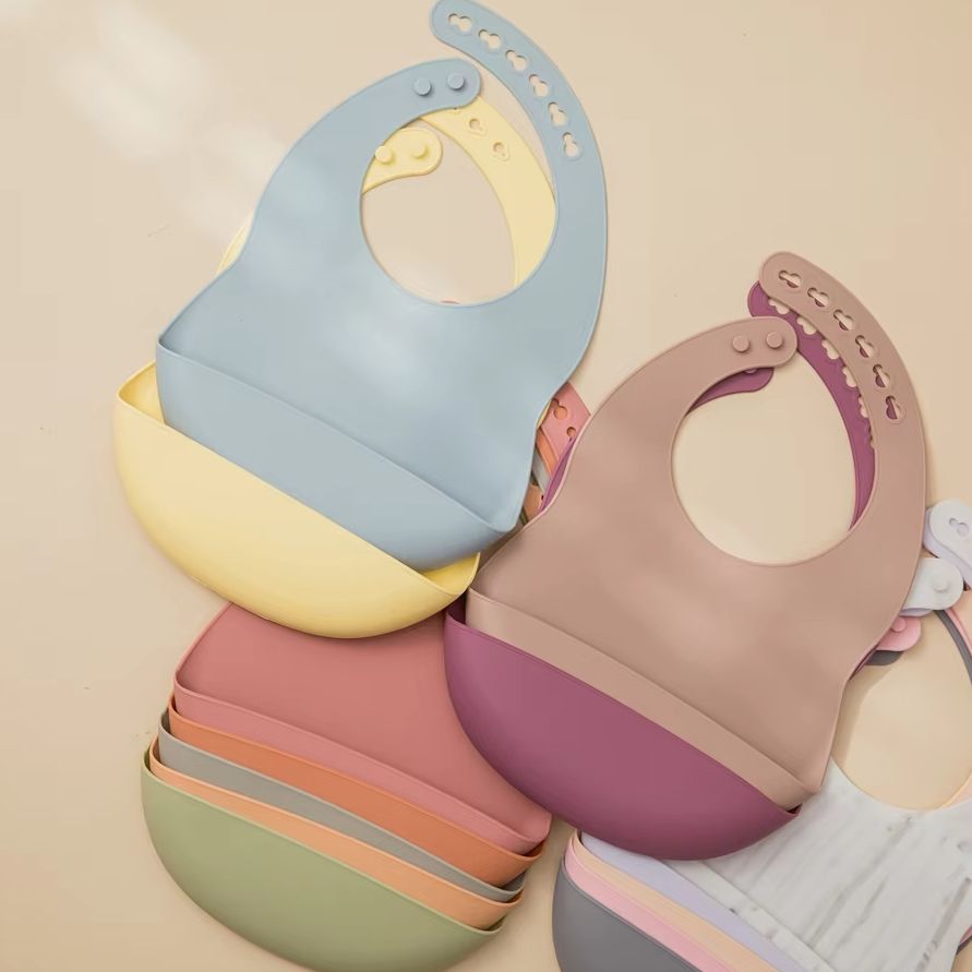 Easy Baby Food - 1 szt. Regulowany silikonowy śliniak dla